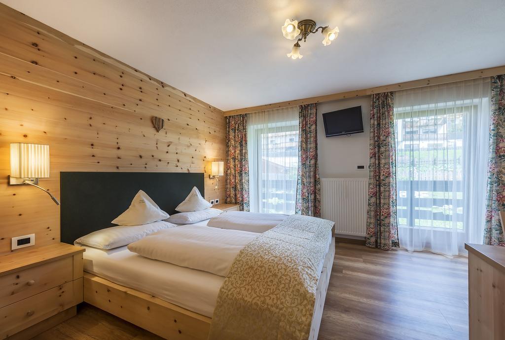 Hotel La Stua San Cassiano  Esterno foto