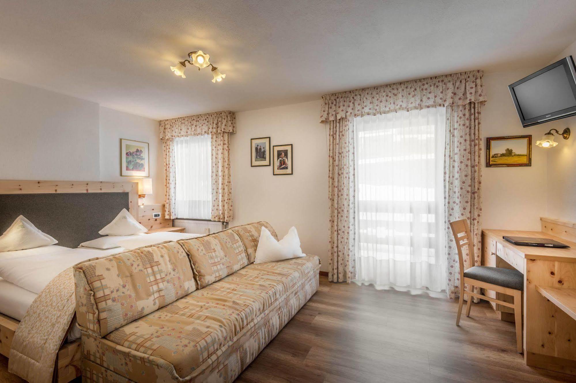 Hotel La Stua San Cassiano  Esterno foto